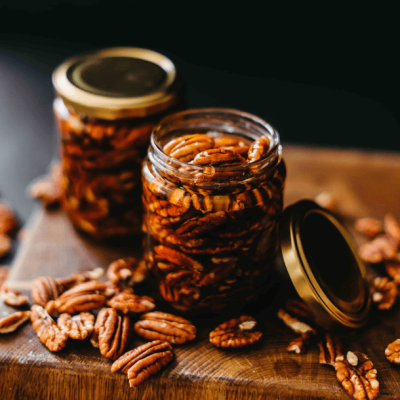 Pekanrieksti medū. Bites spēks